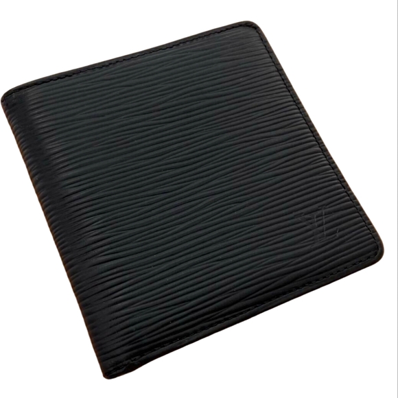 Like New Louis Vuitton Epi Bifold Wallet! - Picture 1 of 16